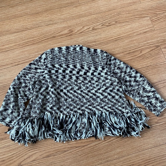 CHICO'S BLACK & WHITE STRIPEY FRINGE SANYA CARDIGAN SWEATER $109 SIZE 1 BOHO - Picture 7 of 12